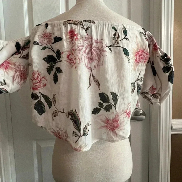 Kimchi Blue Pia Off-the-Shoulder Floral Blouse Cropped‎ Top Women Size: Medium - Picture 5 of 9